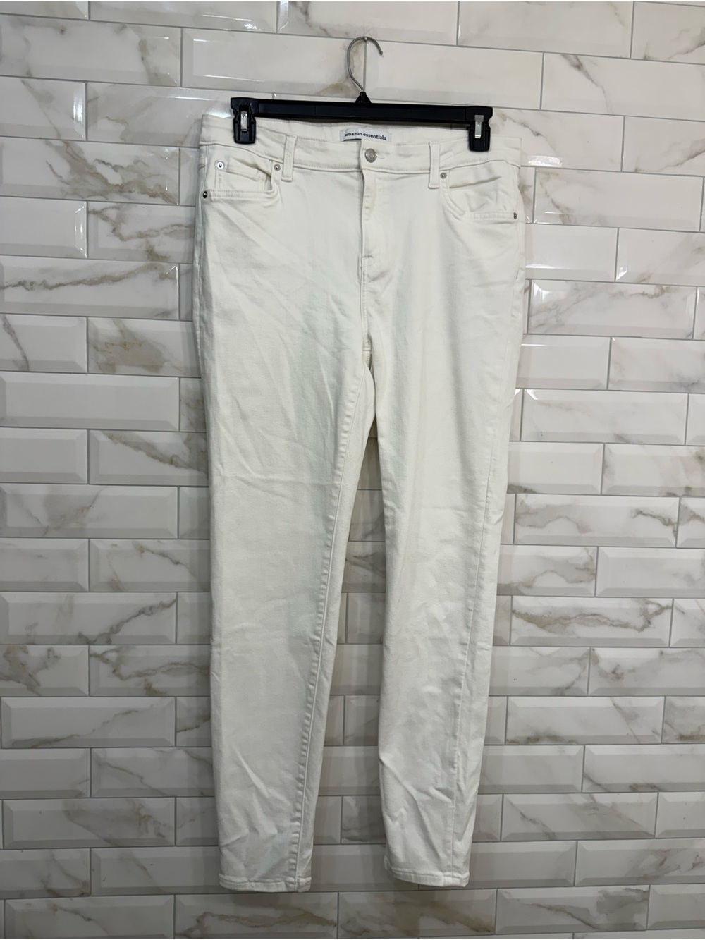 Amazon Essentials Women's Skinny Jeans in White